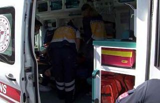 Esenyurt’ta AVM önünde silahla vuruldu