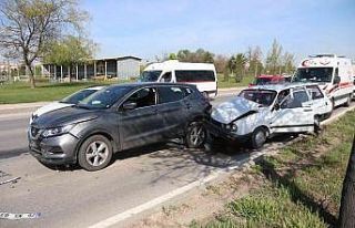 Eskişehir-Ankara karayolunda zincirleme trafik kazası,...