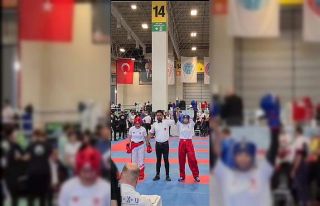 Eskişehirli dövüşçü Ebru Sönmez Dünya Kupası’nda...