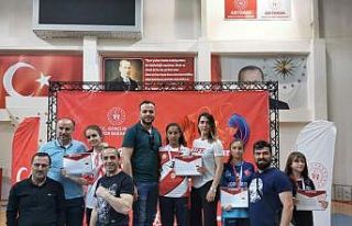 Eskişehirli sporcular bilek güreşi şampiyonasından...