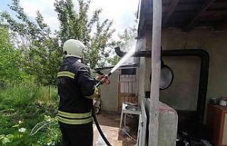 Evin deposunda çıkan yangında maddi hasar meydana...