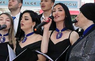 Farklı meslek gruplarından oluşan koroya yoğun...