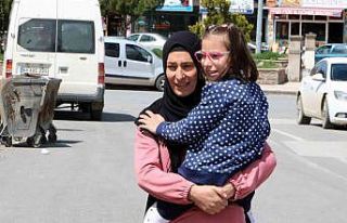 Fedakar anne ömrünü öğretmen olmak isteyen Serebral...