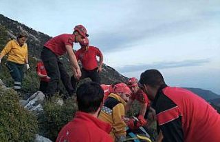 Fethiye’de yamaç paraşütüyle kayalıklara düşen...