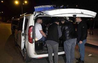 Film gibi kovalamaca: Gasp suçundan aranan şahıslar...