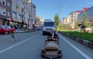FormuLaz’a özgü tahta arabayla trafiğe çıktı