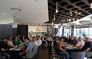 Gazeteciler kahvaltıda buluştu