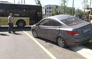 Gaziosmanpaşa’da İETT otobüsü ile otomobil çarpıştı:...