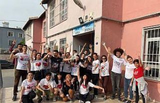 "Geleceğini Renklendir" dediler, sınıfları...