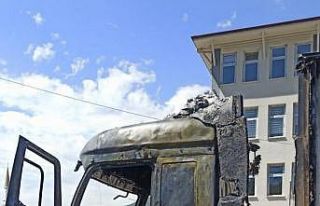 Gemlik’te otomobil ve tır alev alev yandı