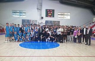 Genç Erkekler Futsal ve Basketbol şampiyonaları...