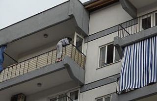 Genç kız kalabalığa korku dolu anlar yaşattı