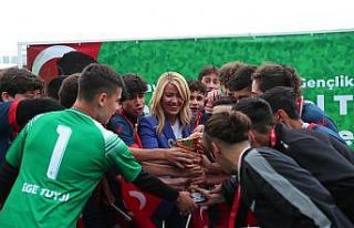 Gençlik Turnuvasında şampiyonlar kupalarını aldı