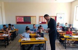 Gerger Müftülüğünden ilkokullara kitap desteği