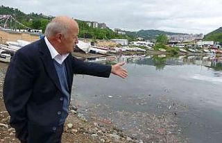 Giresun’da Aksu balıkçı barınağındaki balıkçılar...