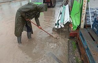 Gölbaşı’nda tıkanan yağmur suyu mazgalları...