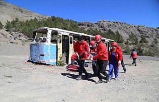 Gümüşhane’de UMKE ekiplerinden nefes kesen tatbikat