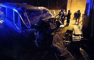 Gümüşhane’de yoldan çıkan araç tünel duvarına...