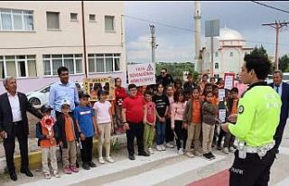 Günyüzü ilçesinde öğrencilere yayalar için...