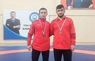 Güreşçiler 2 altın madalya kazandı