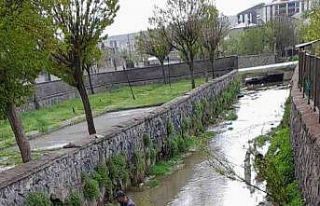 Güroymak’ta dere yatağı temizliği