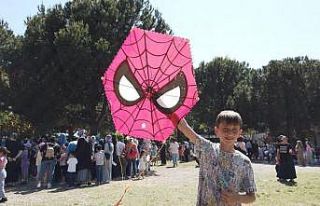 Gürsulu çocukların uçurtmalı bahar coşkusu