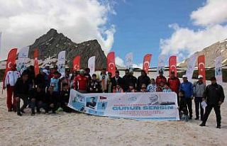 Hakkari’de 3 bin 300 rakımda kayak yarışması