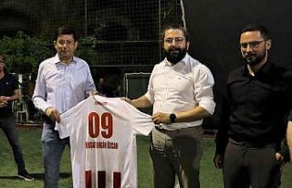 Halısaha turnuvasının başlama vuruşunu Başkan...