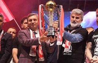 Hande Yener Batman Petrolspor’un şampiyonluk kutlamaları...