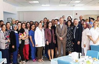 Hastane yönetiminden hemşirelere özel kutlama