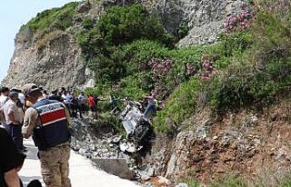 Hatay’da kaza: Araçta mahsur kalan yaralı kurtarıldı