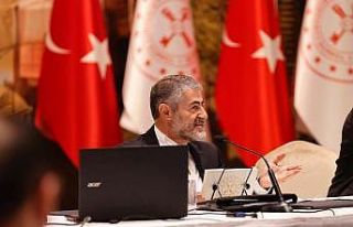 Hazine ve Maliye Bakanı Nebati, gıda sektörü temsilcileriyle...