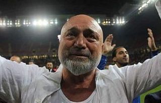 Hikmet Karaman gözyaşlarını tutamadı