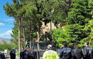 Hırsızlık yaparken yakalanan 4 zanlının üzerinde...