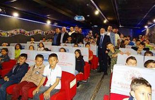 Hisarcık’ta 450 öğrenci gezen sinema tırnda...