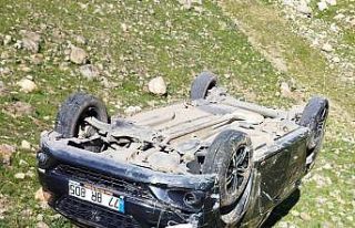 Horasan’da otomobil uçuruma yuvarlandı, 6 yaralı