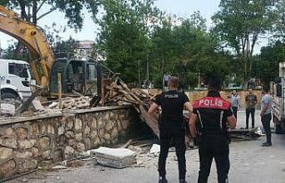 Hurda demirler için canlarını yok saydılar