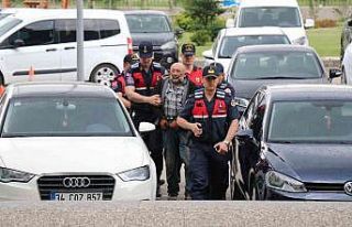 Husumetlisi olduğu şahsı öldüren zanlı adliyeye...