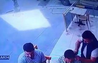 Husumetlisini börekçide yakalayıp kulağını kesti