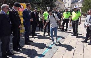 İçmeden sarhoş eden gözlük: Yürümekte güçlük...