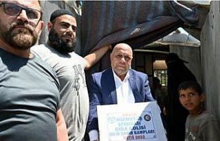 İdlib’te yetim öğrenciler sevindirildi