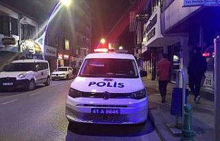 İl dışındaki komşusunun dairesinde kanlar görünce...