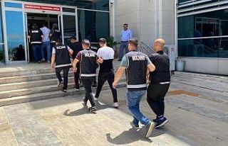 İlişki tuzağıyla uygunsuz fotoğraflar çekip...