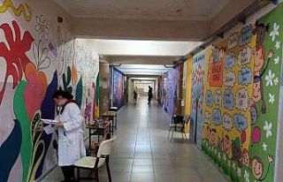 İlkokulun koridoru sanat sokağı oldu