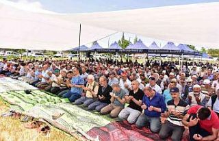 İnönü’de 2 bin kişi yağmur duası için bir...