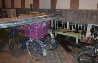 İnşaattaki bisikletli hırsız asayiş ekiplerinden...