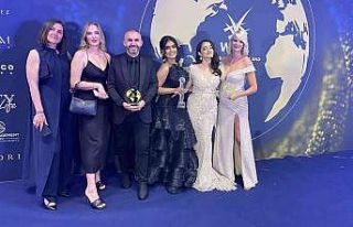 İş adamı Akdeniz’e Cannes’da "insanlık...