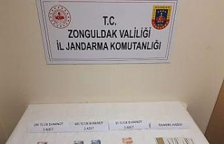 İş yerinde kumar oynarken yakalandılar