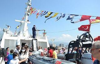 İskenderun’da sahil güvenlik botunu bin 930 vatandaş...