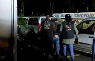 İzmir merkezli FETÖ operasyonunda 24 tutuklama